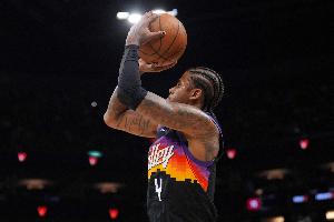 可圈可点！杰伦·格林半场9中5拿到14分4助 正负值+10