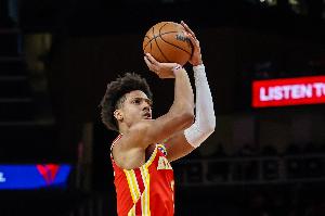 中流砥柱！杰伦·约翰逊15中7砍21分9篮板9助攻率领老鹰取8连胜