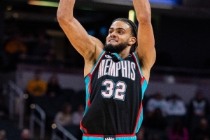 奈何能力有限！吕佩尔出场全队时间最多38分钟 拿到13分7板2助