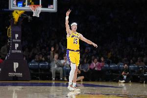 里夫斯单赛季11次单场30+ 超越上赛季的自己&创个人生涯新纪录