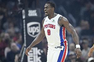 都没出汗！杜伦仅打15分钟7中6高效拿下14分10板2助1帽 4次犯规