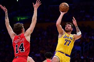 炸❤️‍东契奇赛季新高51分+10板9助 9记三分破湖人生涯纪录