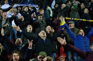 镜报：利兹联希望当局禁止球迷唱涉及恋童癖歌曲，曼联利物浦协助