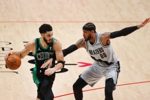 白巧克力不满：甜瓜不能给塔图姆建议？斯托克顿不能给控卫建议？