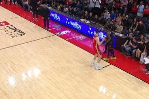 球发不出来！火箭险些5秒违例紧急叫停 也用完了全部暂停