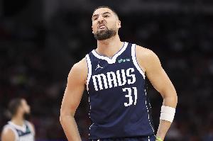 佛光照不出来了！克莱替补16分钟手感冰凉11投仅3中&三分5中0