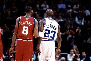 奥多姆：科比连续9场命中制胜球后 曾喃喃自语说“我比乔丹强”