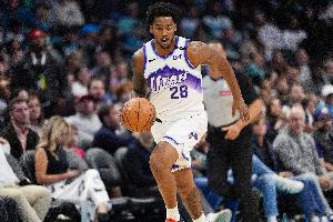 拼尽全力！森萨博20中12砍全场最高31分 三分8中6