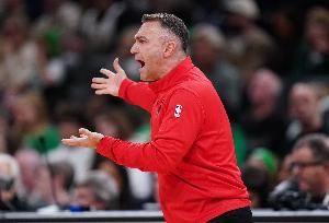 穆雷晃倒谢德后引发冲突！猛龙主帅：那不是我们真正的样子