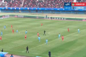 错失良机！姆布拉半单刀角度稍正被门将扑出