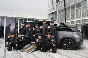 韩媒报道：起亚汽车向Dplus Kia旗下选手权载赫赠送了轮椅专用车