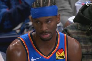 可怕！全场起立庆祝历史性瞬间 唯独亚历山大全程面无表情