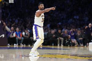 DPOY！斯玛特15中8得21分3板2助5断1帽 关键防守+三分太硬了