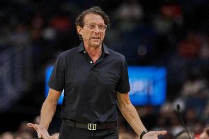 球队抢下15个前场板！斯奈德：这不是一个人的功劳 大家都在拼抢