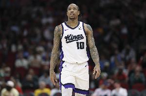 中投大师！德罗赞14中11砍下全队最高27分 外加7助攻