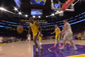 太激动了？艾顿大帽约基奇 本来可以救的球不要了