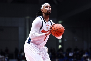 萨林杰：这是艰难的比赛 我们有很多空位投篮的机会 但就是投不进