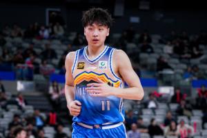 直播吧：齐麟跟腱损伤复发 预计还需要一些时间才能重返球场