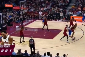 里程碑+1！米切尔虚晃后干拔压哨三分！生涯总得分破15000大关！