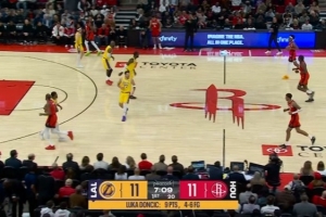 真是拦不住！东契奇开场里突外投连砍9分！全队才得到11分！