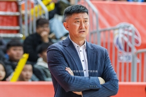 杜锋：希望崔永熙先从无球开始 慢慢找场上的感觉&之前打球的节奏