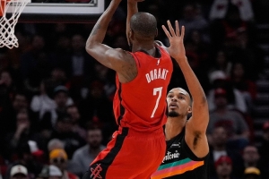 VS强队表现脱节？KD：只是投不进球 脱节的球队打不出这样的防守