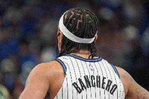 两分球6中0！班凯罗半场7投仅1中拿到11分9板 罚球10中8