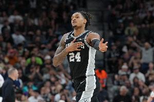 投射优异！瓦塞尔11投6中得20分3板4助1断 全场0失误