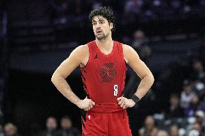 各种打铁！阿夫迪亚半场手感冰凉7中1得8分 三分3中1&罚球8中5