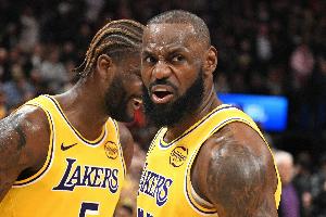 詹姆斯：艾顿今晚太棒了 他在最后时刻帮我们终结了比赛