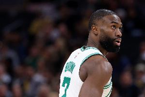 杰伦·布朗：我不想假摔 我打球的方式没变 只是裁判今晚吹罚了