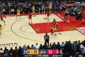 大意了！詹姆斯反击试图背打 谢泼德身后包抄直接抢断！