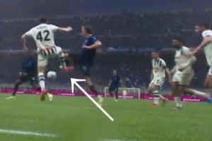 弗拉泰西禁区倒地时裁判录音：主裁和VAR都认为有接触，但很轻微