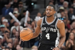 福克斯谈19胜2负：关键在于防守 赛季初我们就知道进攻不是问题