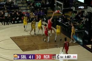 这球提气！杨瀚森判断精准拿到前场板 单臂霸气拉筐补扣！