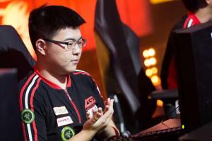 网友控诉韦神欠债：玩石头剪刀布一把最高10w，打牌欠了1000w！