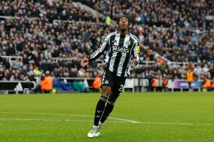 欧冠淘汰赛阶段，伊兰加成第3位在诺坎普梅开二度的客队球员