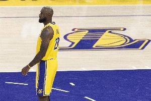 再来里程碑！詹姆斯1断进账 生涯抢断数来到2400个！