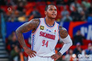 媒体人：亨特怀疑中方经纪人赚他薪资差价 这才向篮协提出申诉