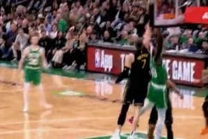 防守建功！波尔津吉斯镇守篮下 连续起飞送出2次大帽