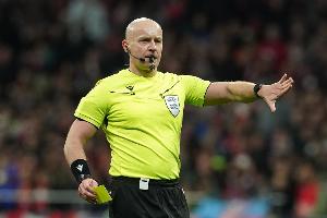 罕见，利物浦vs加拉塔萨雷原定主裁马齐尼亚克因受伤被临时替换