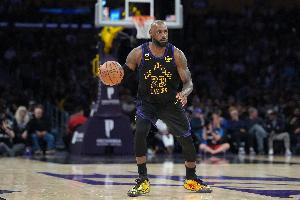 湖媒狂吹：詹姆斯生涯第五次角色蜕变&完全接受无球 他最全能