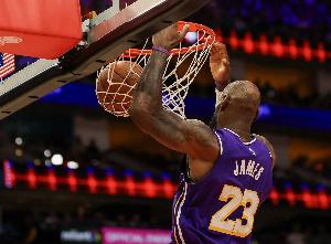 还更能飞了？詹姆斯本赛季出战48场完成77扣篮 上赛季70场71扣