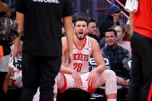 瑕疵收尾！申京复出15中10砍27分10助 休息2分钟回来手忙脚乱了