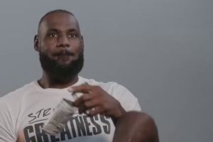 詹姆斯：我也收藏球星卡 我会收藏自己或乔丹便士魔术师杜库的卡