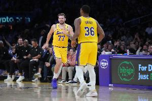 斯玛特谈背靠背：我们倾尽所有不找任何借口 这说明了球队的品质