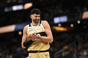 可圈可点！武克切维奇15分钟7中6拿到18分 三分2中2