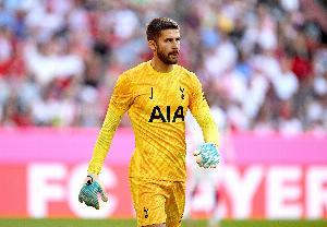 官方：热刺门将维卡里奥下周接受疝气手术，预计一个月内能复出