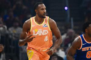 还有进步空间！莫布里19中12拿下26分14板 罚球6中2&黄油手要注意