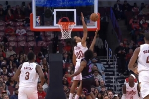 黄雀在后！塞克斯顿强攻顶开施罗德 但还是遭泰森遮天大帽